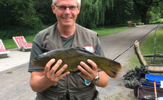 Rüdiger Happ mit Schleie - 48cm, 2,10kg